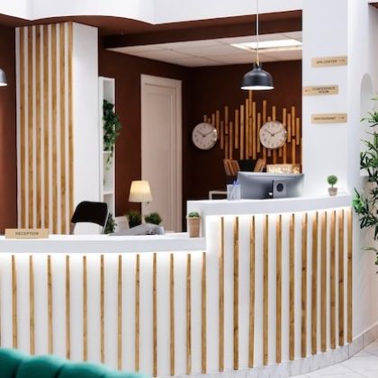 hotel-lobby-with-impressive-desi hotel-lobby-with-impressive-desi