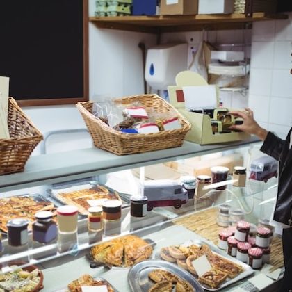 woman-selecting-packed-food-food woman-selecting-packed-food-food